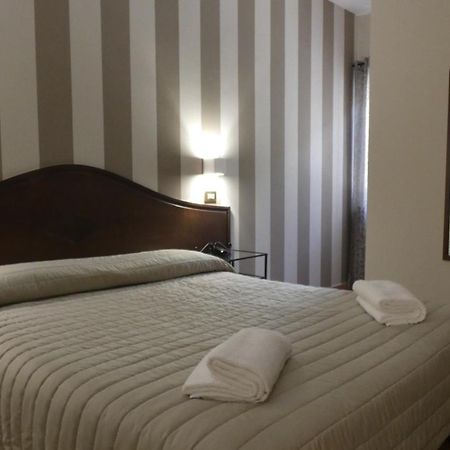 Hotel Piscina La Suite Prossedi Eksteriør bilde