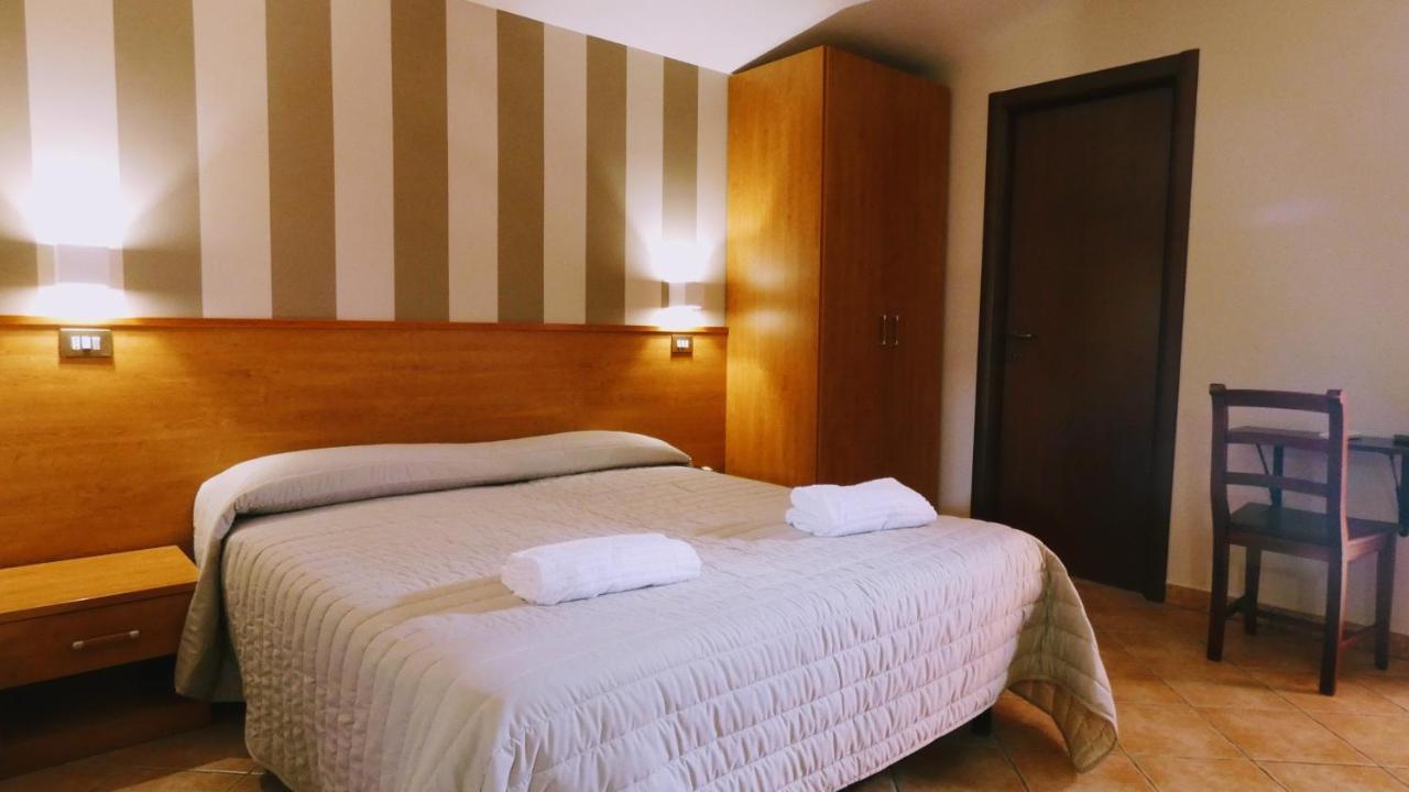 Hotel Piscina La Suite Prossedi Eksteriør bilde
