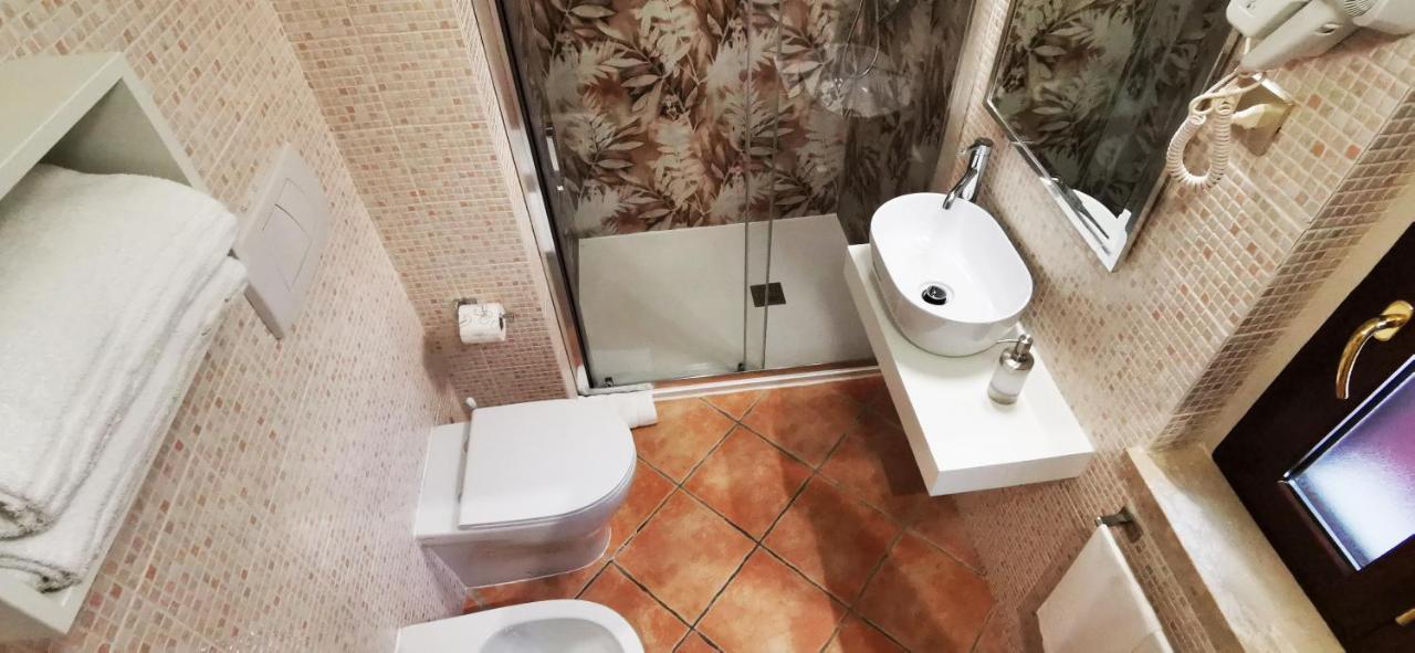 Hotel Piscina La Suite Prossedi Eksteriør bilde