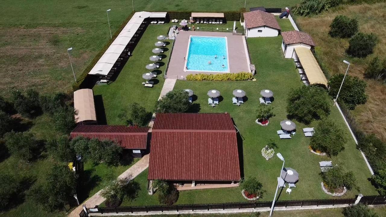 Hotel Piscina La Suite Prossedi Eksteriør bilde