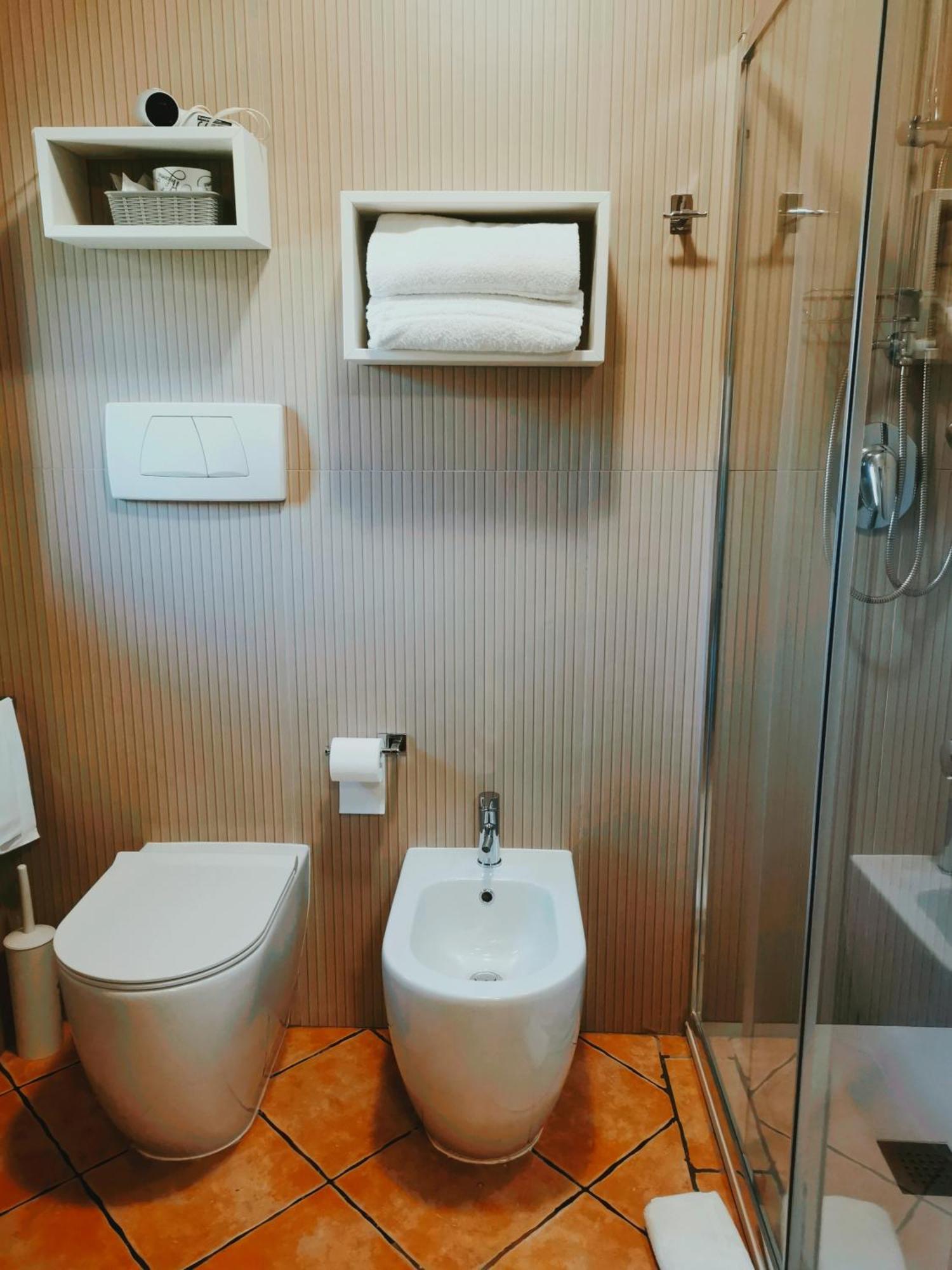 Hotel Piscina La Suite Prossedi Eksteriør bilde
